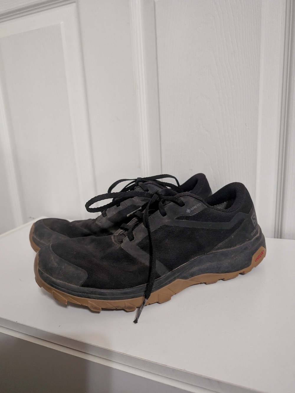 Salomon Outbound GTX Mens Shoes Waterproof Hiking Size 9.5 Black Sneakers